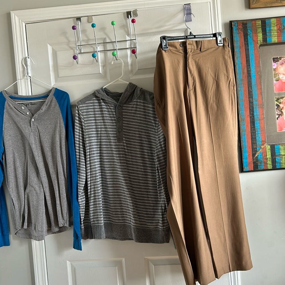 men’s dress pants, great condition size 32x32
2 Long sleeve tees one with hood